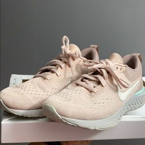 Nike odyssey react flyknit